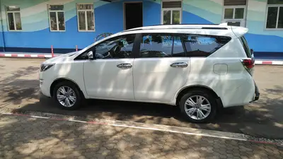 2021 Toyota Innova Crysta — thumbnail 4
