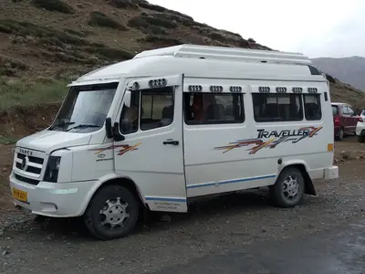 2019 Force Motors Traveller — thumbnail 2