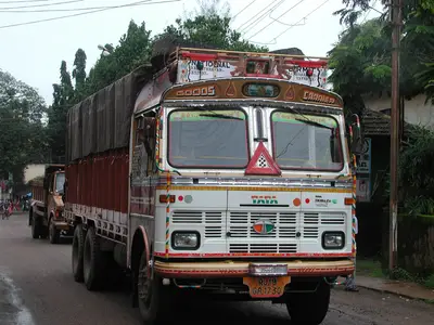 2021 Tata Intra V30 — thumbnail 2
