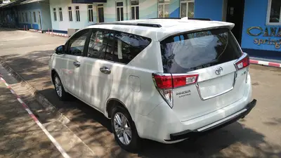 2021 Toyota Innova Crysta — thumbnail 3