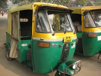 2018 Bajaj RE — thumbnail 2