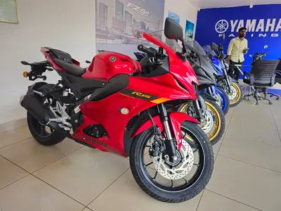 2020 Yamaha YZF-R15 — thumbnail 3