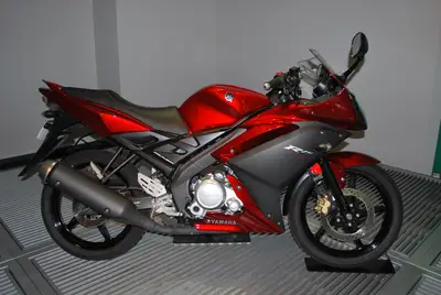 2020 Yamaha YZF-R15 — thumbnail 2